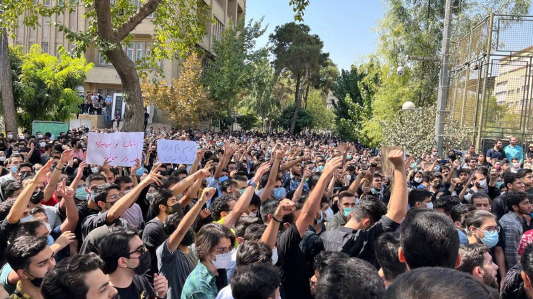 Protests in Iran twitter.com/AnisaEftekhari